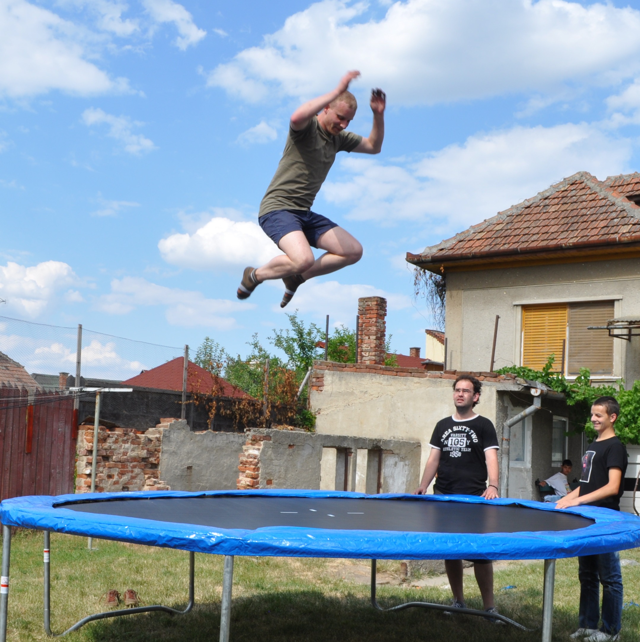 Noch ohne Sicherung - das Trampolin - ein lamg gehegter Wunsch!